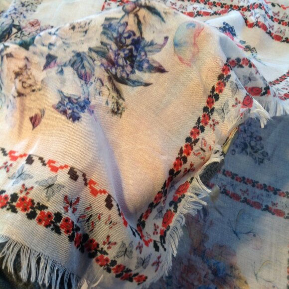 NWOT JC Sunny Floral Flowers Birds Butterflies Fringe Scarf Shawl Wrap - Picture 9 of 10